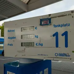 Bomba de combustível em um posto