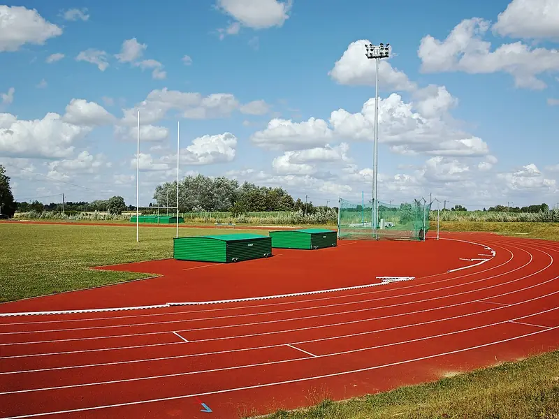 Pista de atletismo e campo esportivo